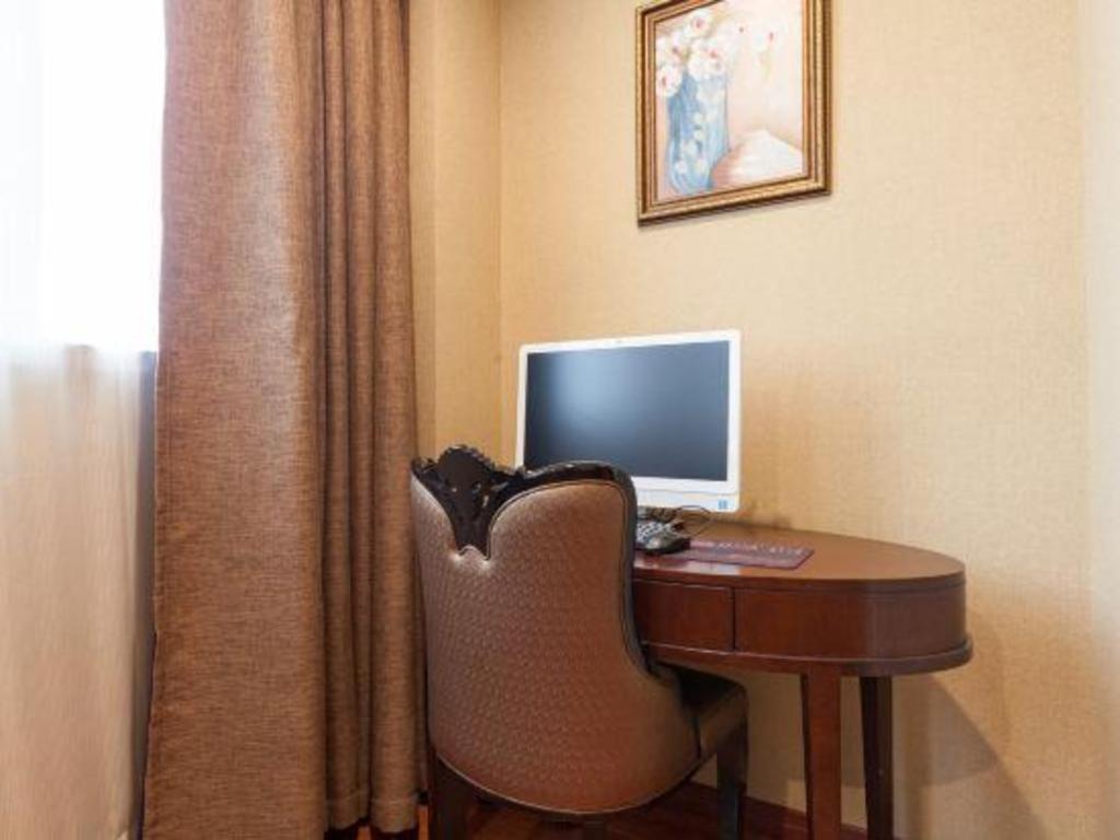 Hotel Greentree Songjiang Wanda Plaza Rongmei Road Express 3*