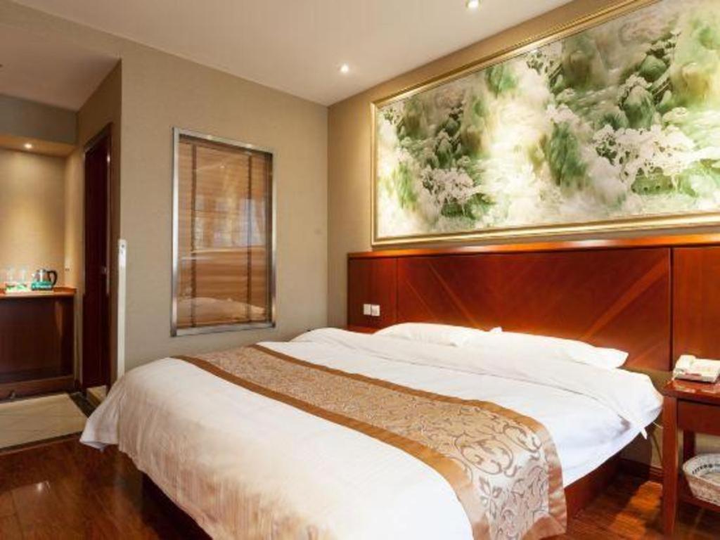 Greentree Songjiang Wanda Plaza Rongmei Road Express Hotel 3*