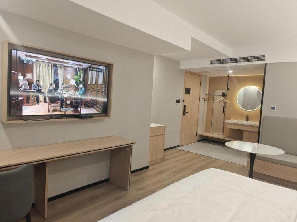 Greentree Songjiang Wanda Plaza Rongmei Road Express Hotel 3*
