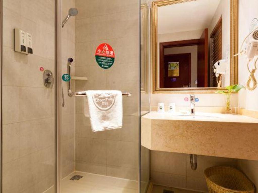 Greentree Songjiang Wanda Plaza Rongmei Road Express Hotel 3*