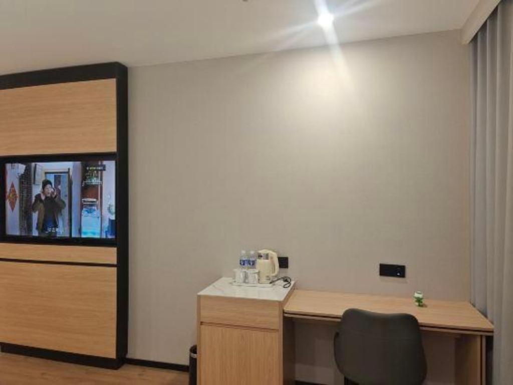 Hotel Greentree Songjiang Wanda Plaza Rongmei Road Express 3*