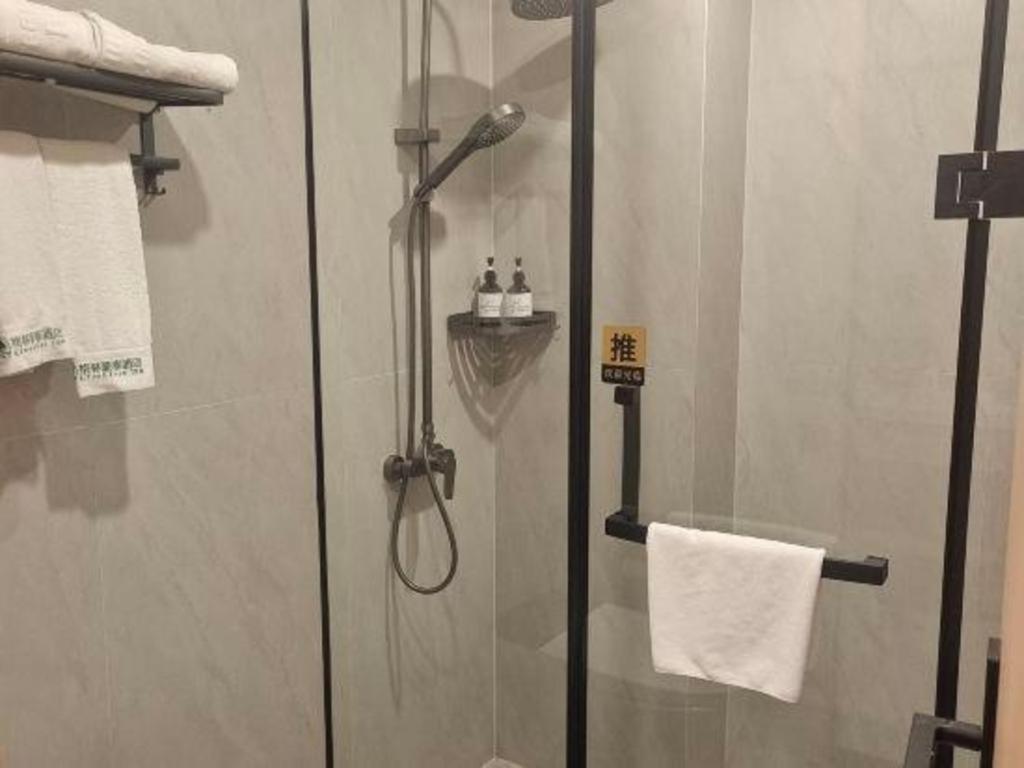 Greentree Songjiang Wanda Plaza Rongmei Road Express Hotel 3*