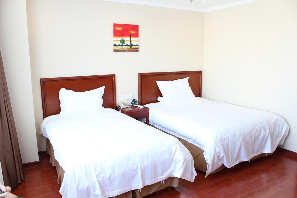 Hotel Greentree Songjiang Wanda Plaza Rongmei Road Express 3*