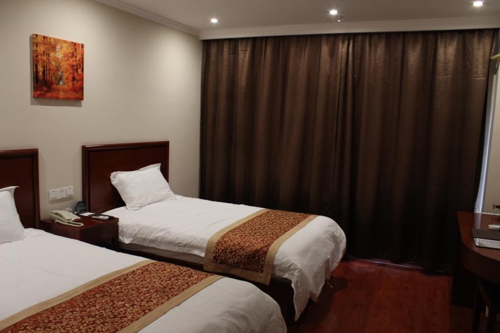 Greentree Songjiang Wanda Plaza Rongmei Road Express Hotel 3*