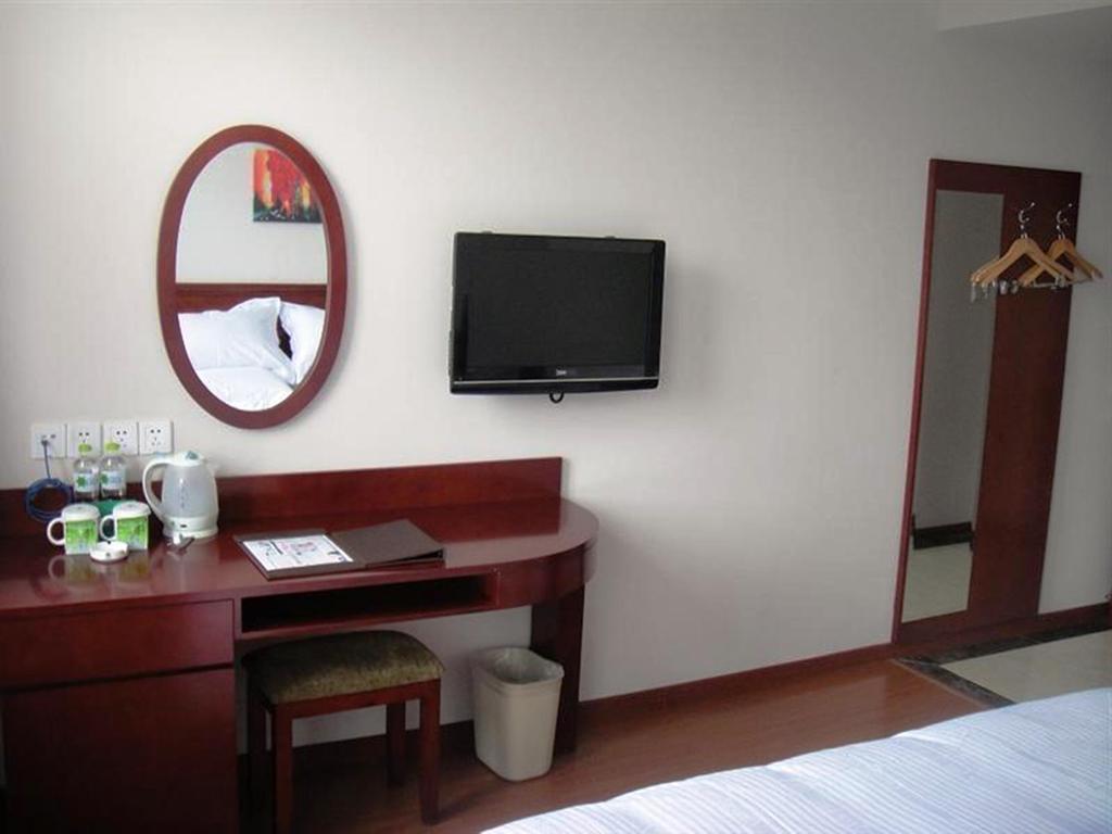 Greentree Songjiang Wanda Plaza Rongmei Road Express 3*